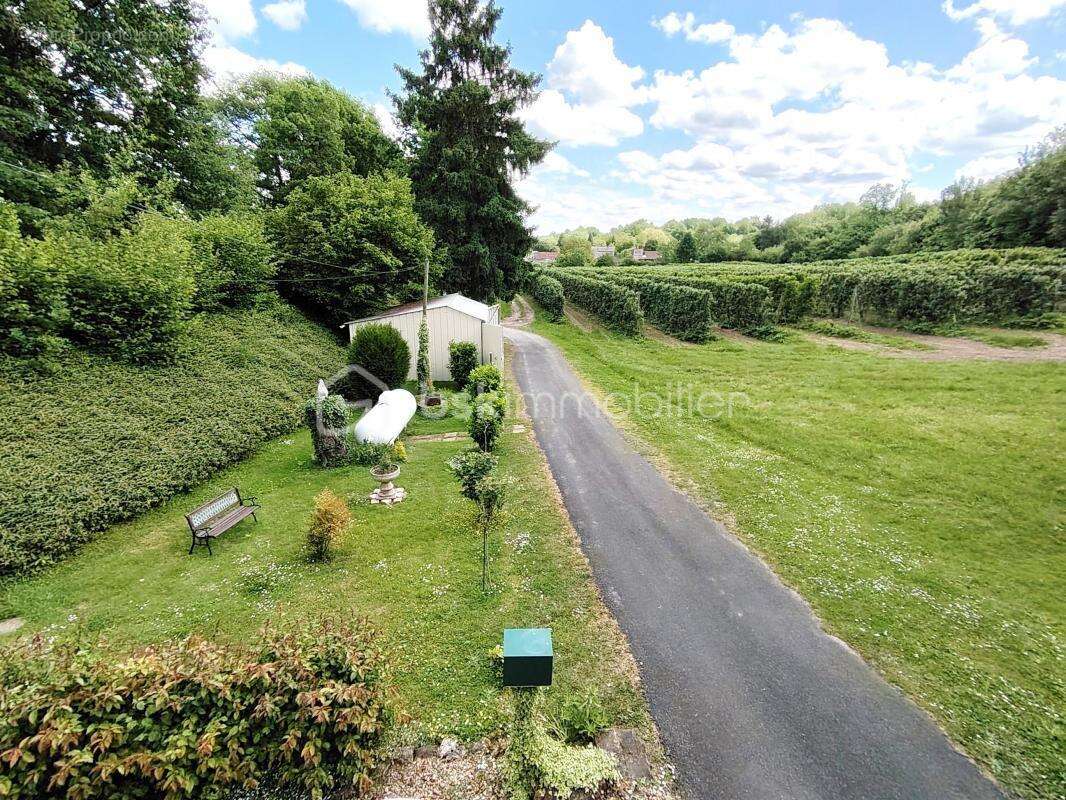 Maison de charme en campagne à Chenu – Tranquillité et vues dégagées garanties ! - photo 12