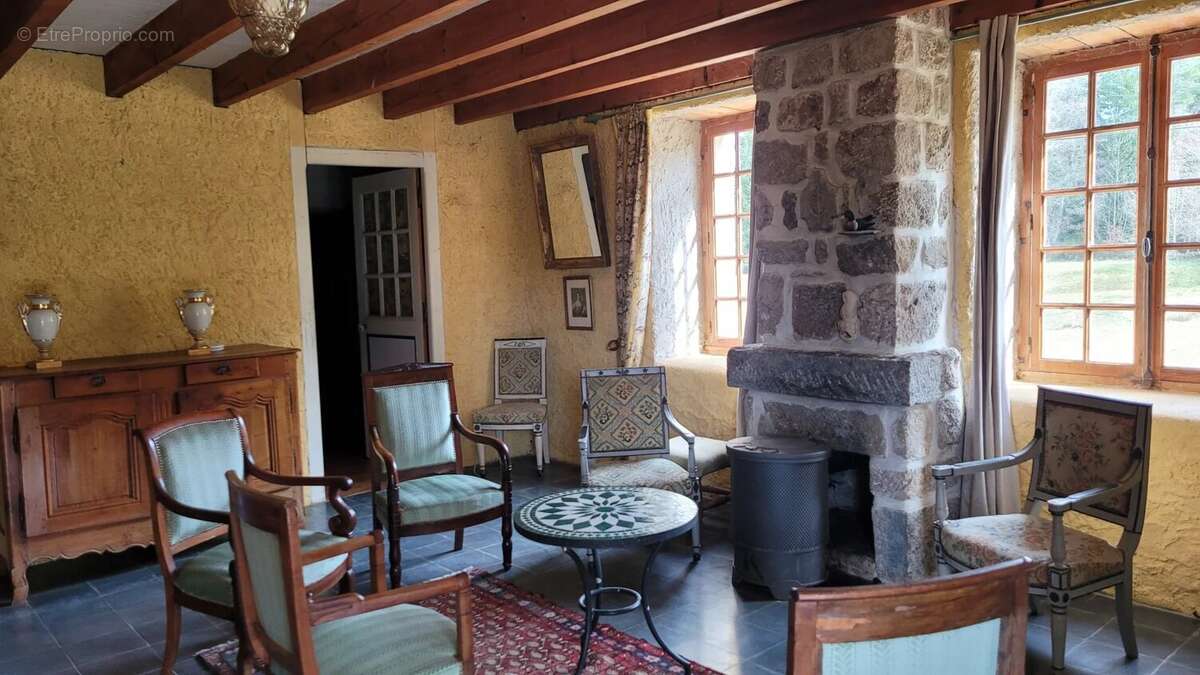 Maison à CHENEREILLES