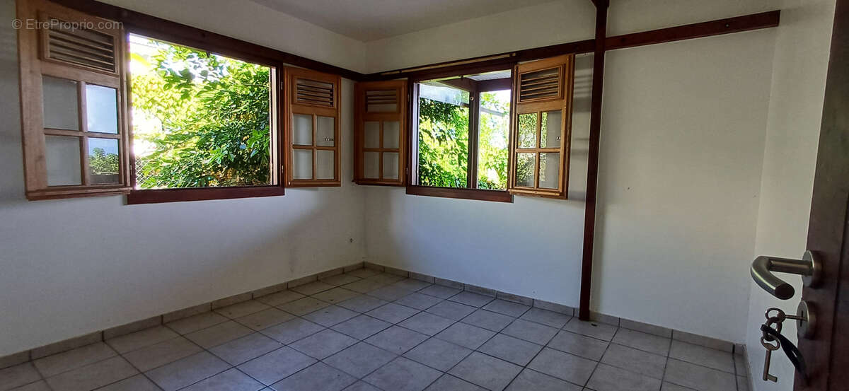 Maison à CAPESTERRE-BELLE-EAU