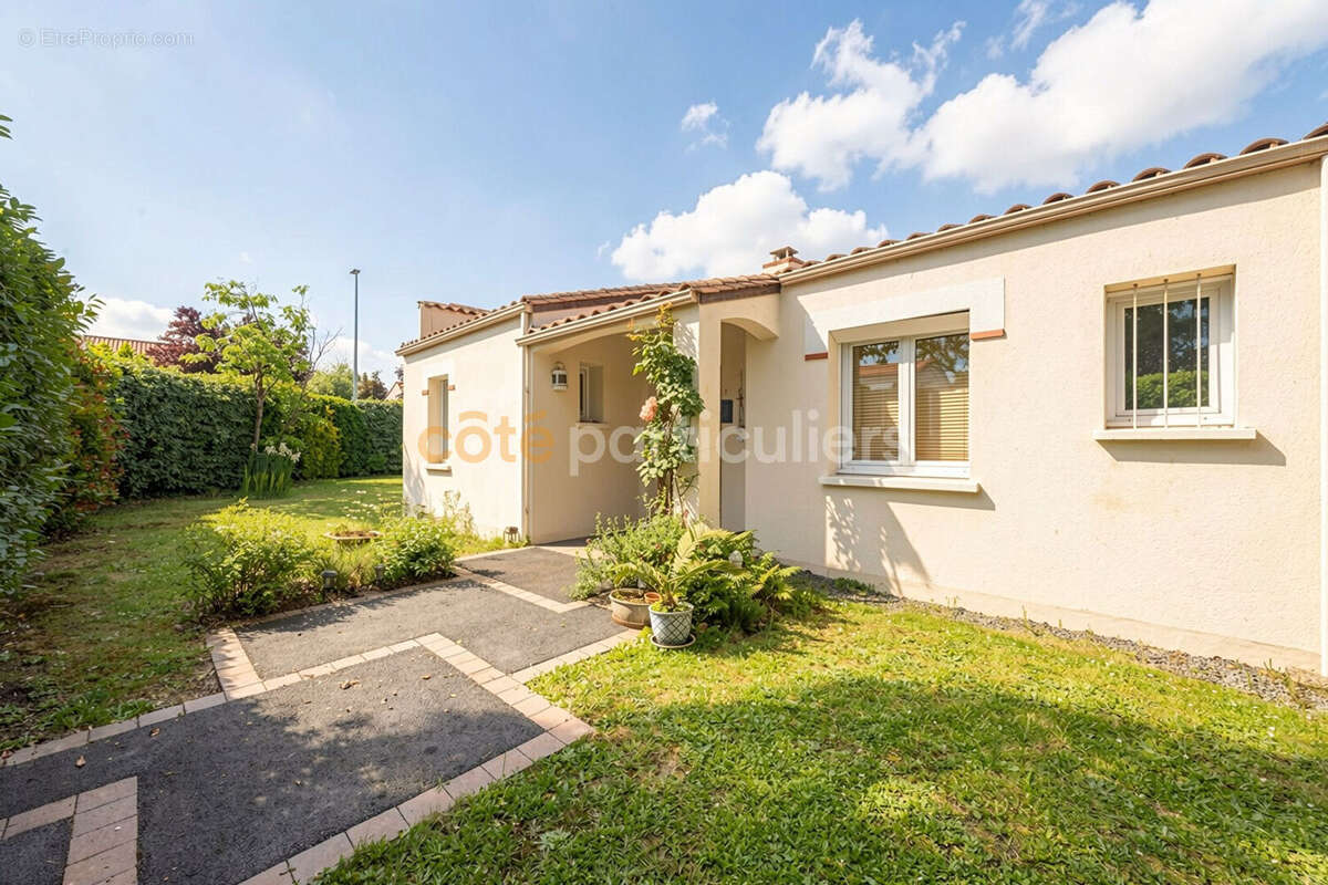 Basse goulaine -- maison familiale 194 m²  -- 5 chambres -- proche centre en impasse -- garage & jardin - photo 17