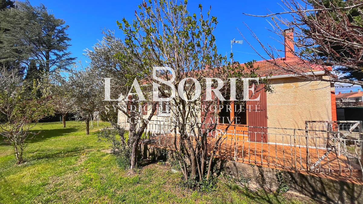 À Entraigues-Sur-La-Sorgue, villa avec terrasse 5 pièces 110m2 - photo 2