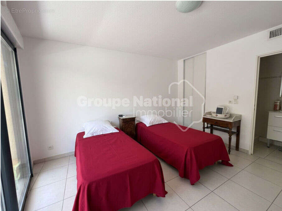 Appartement à LA ROQUETTE-SUR-SIAGNE