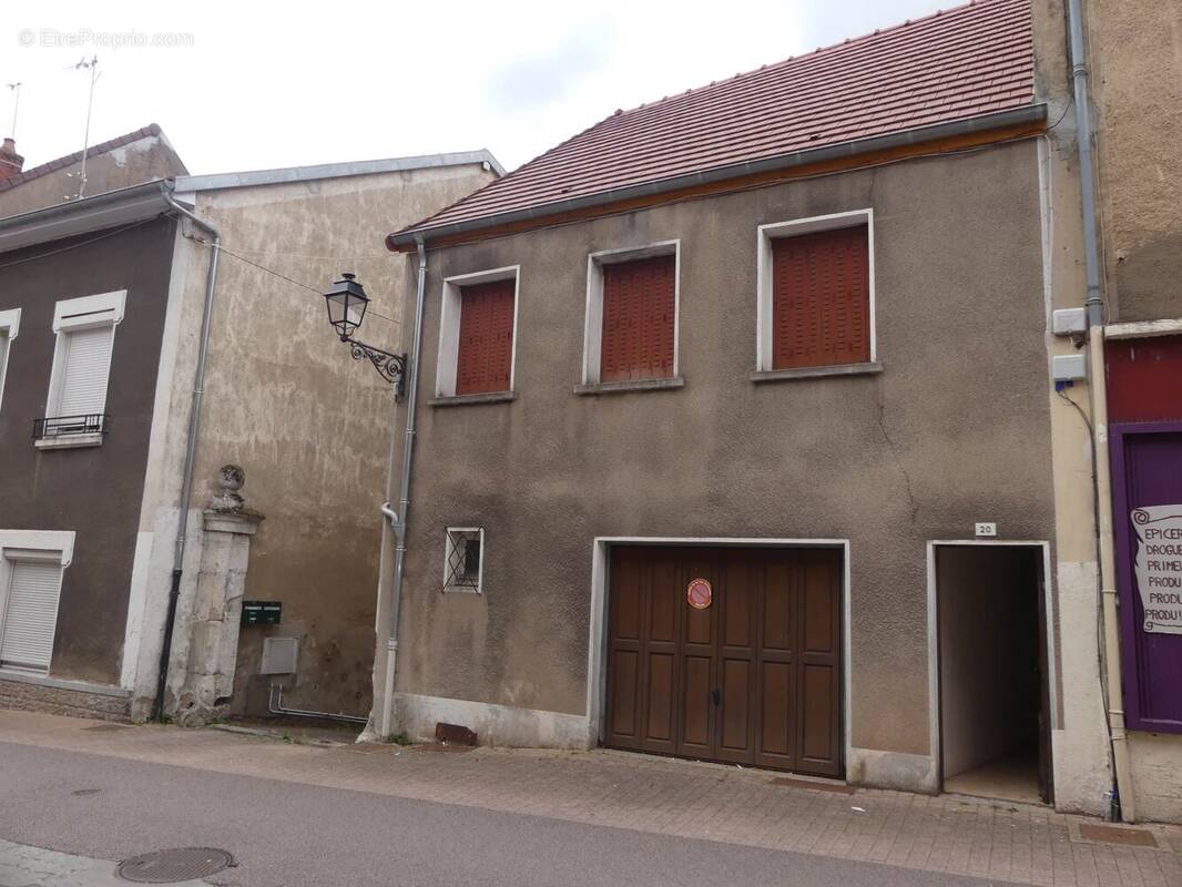 Maison à MONTCENIS