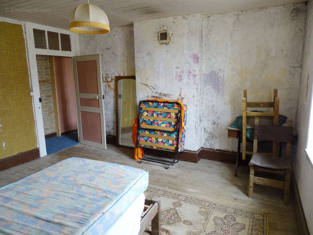 Maison à MONTIGNY-SUR-AUBE