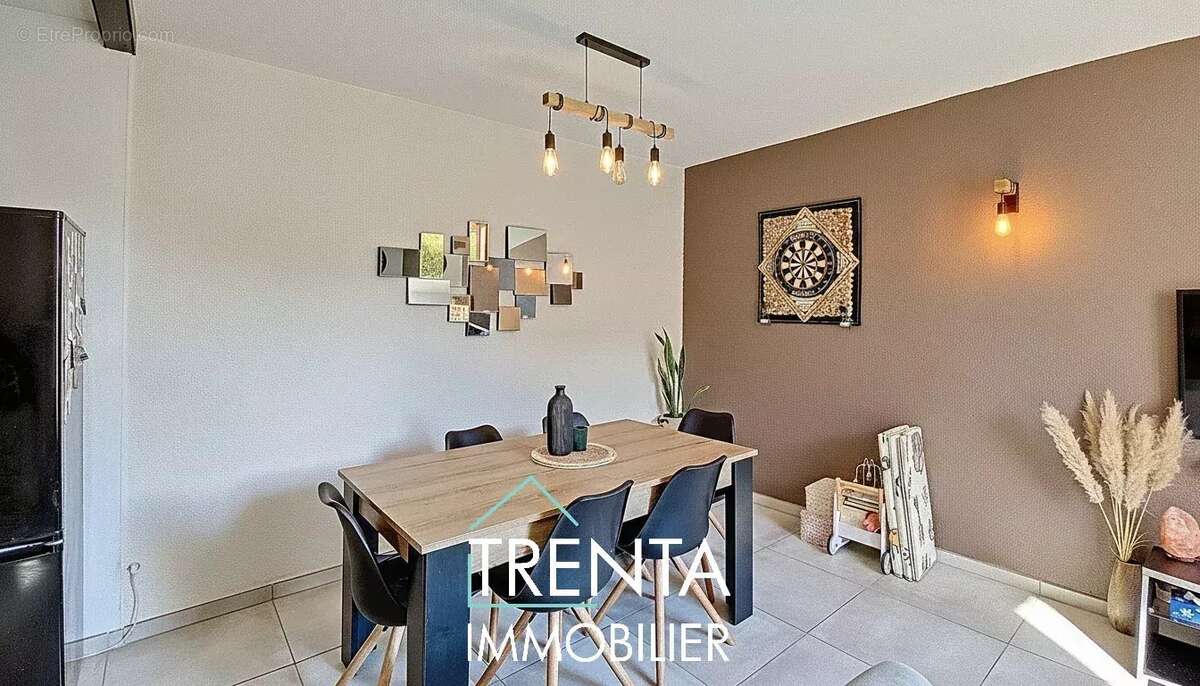 Maison à LES ABRETS