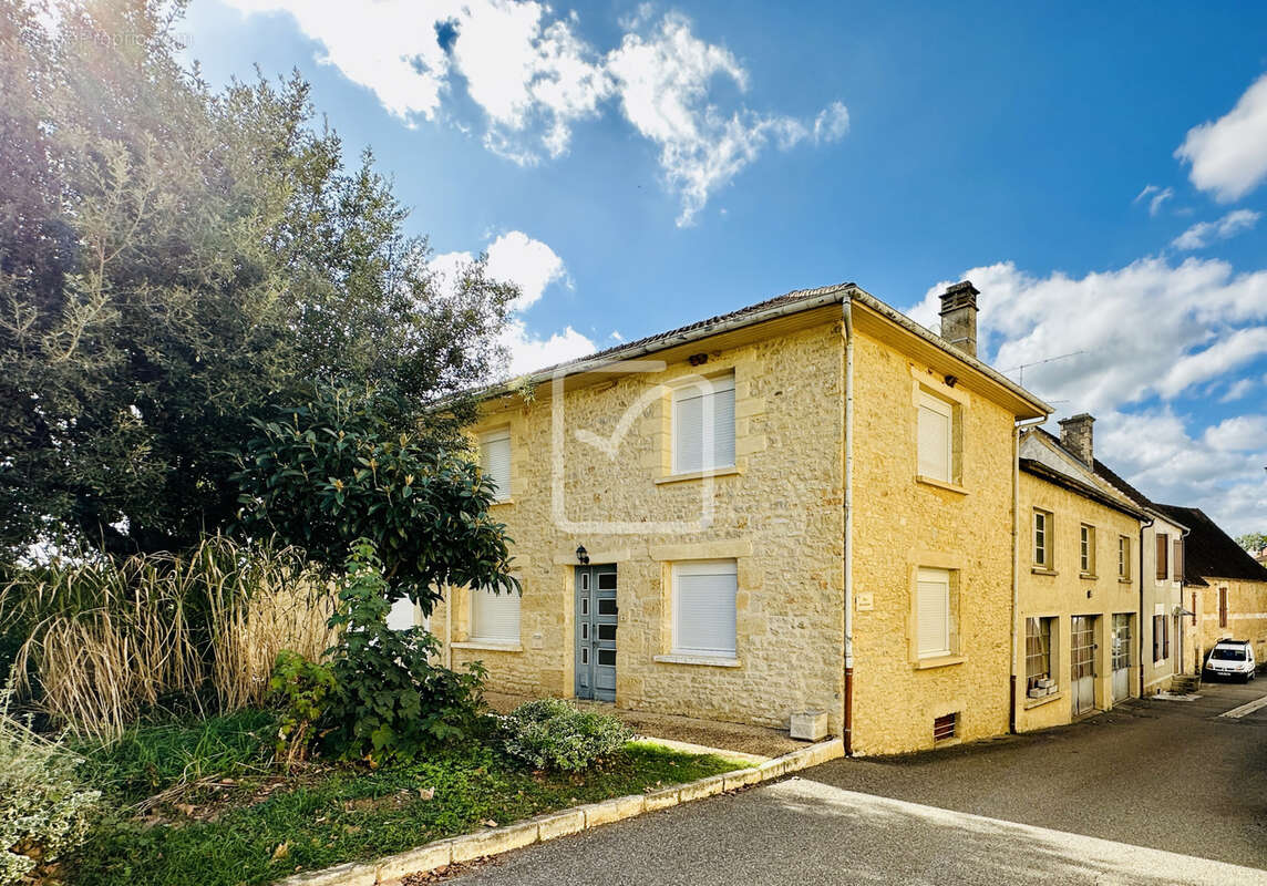 Maison à SAINT-MARTIAL-DE-NABIRAT