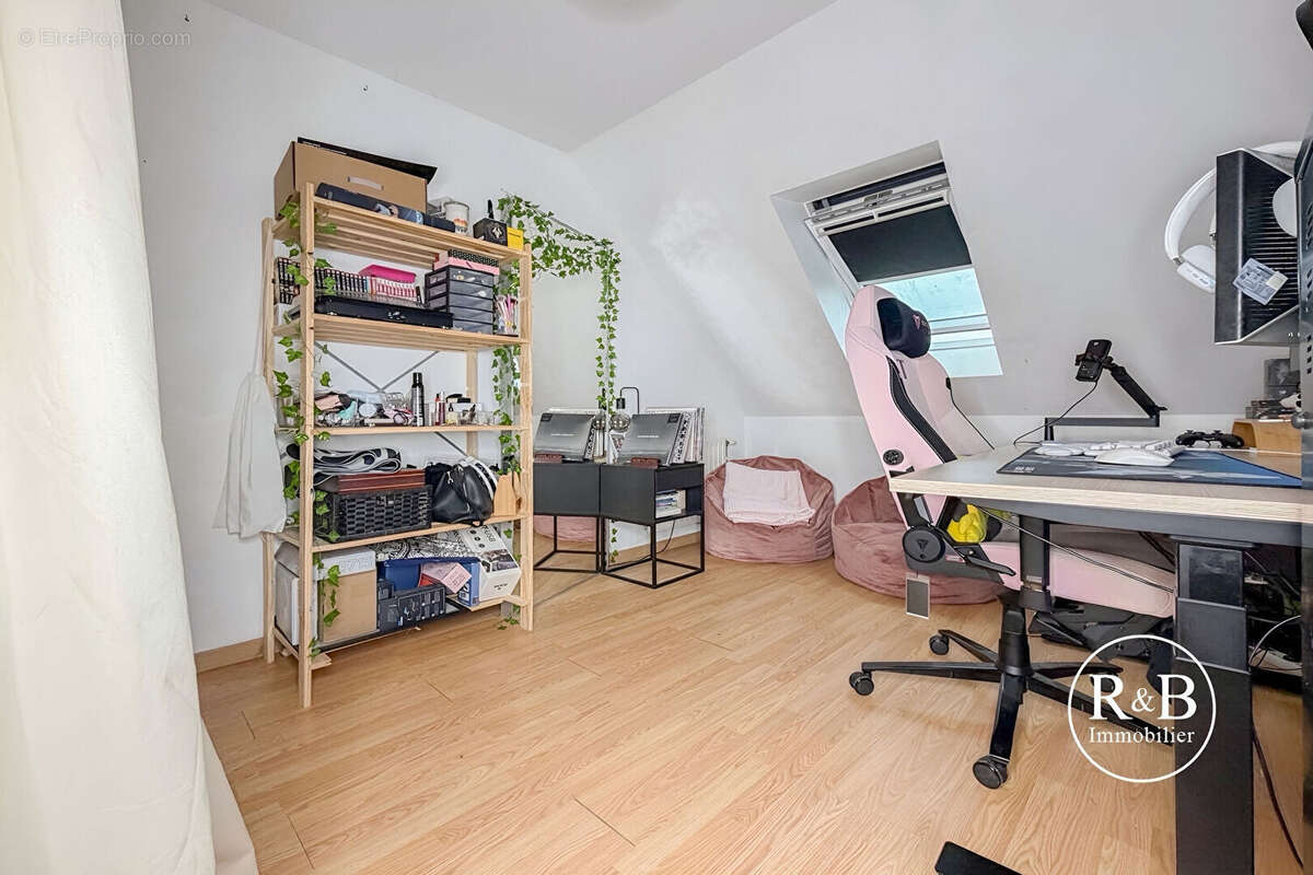 Maison à LES CLAYES-SOUS-BOIS