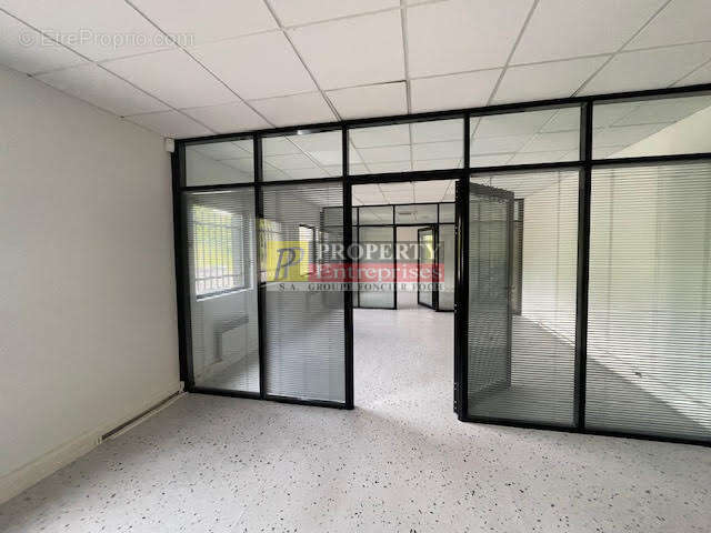 Local d’activite a vendre // rillieux-la-pape 69140 - photo 3