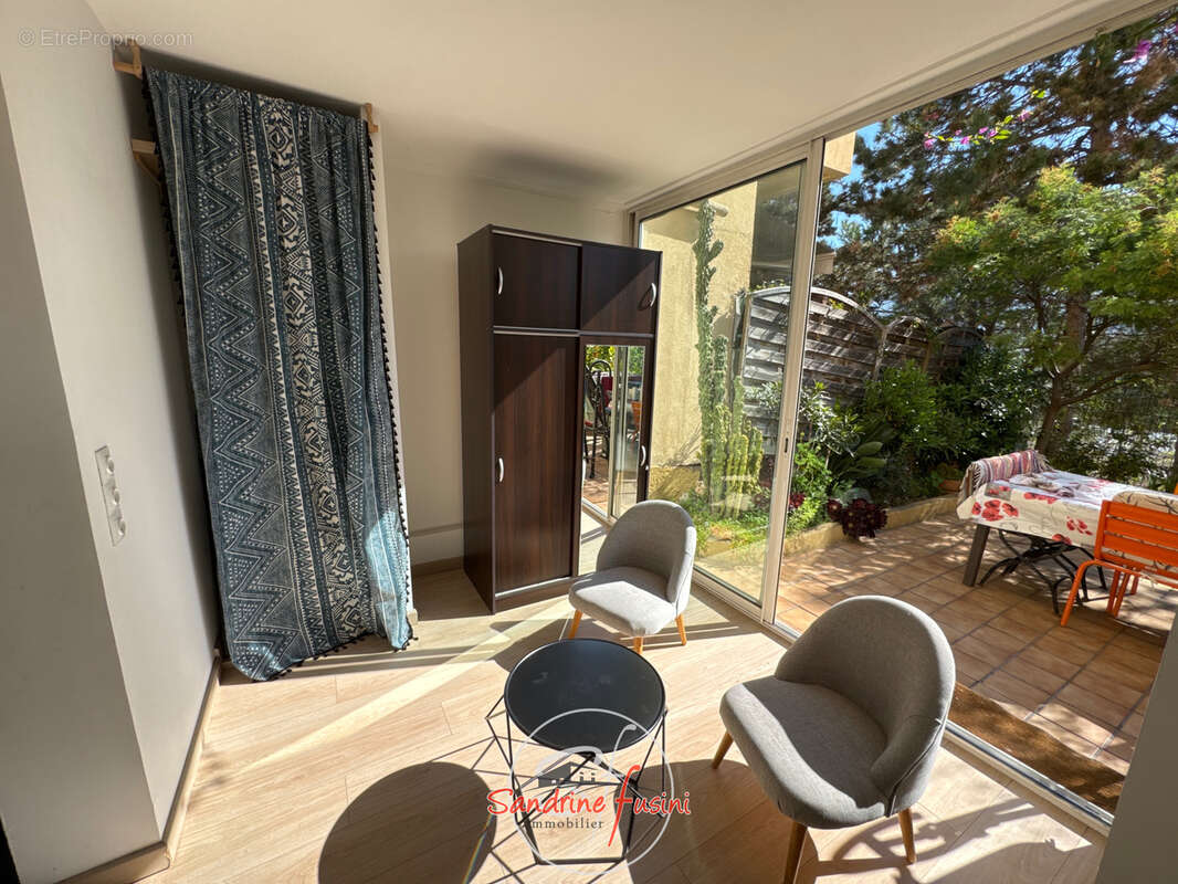 Appartement à CARROS