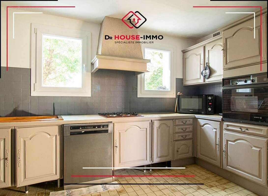 Maison 221 m² à Mouzeuil-Saint-Martin  - photo 4