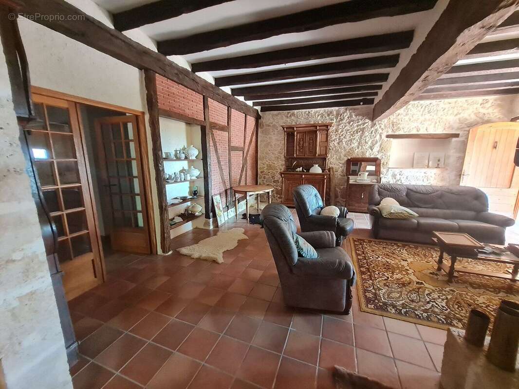 Maison à SAINTE-MERE