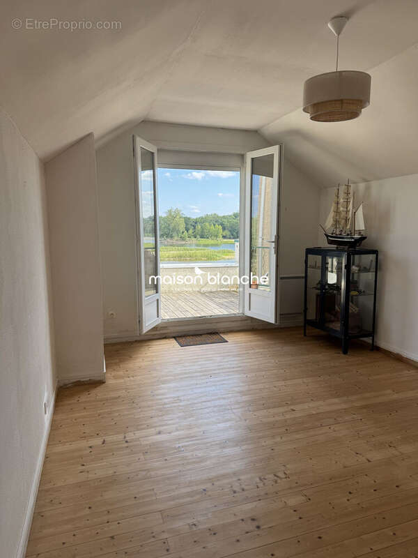 Maison à LA CHAPELLE-SUR-LOIRE