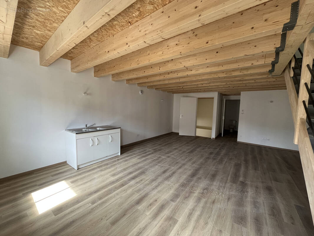 Appartement à COURMANGOUX