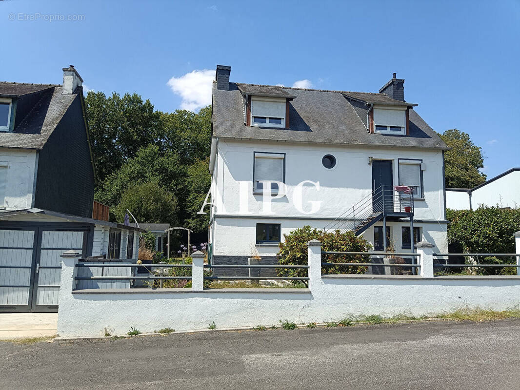 Maison à MUR-DE-BRETAGNE