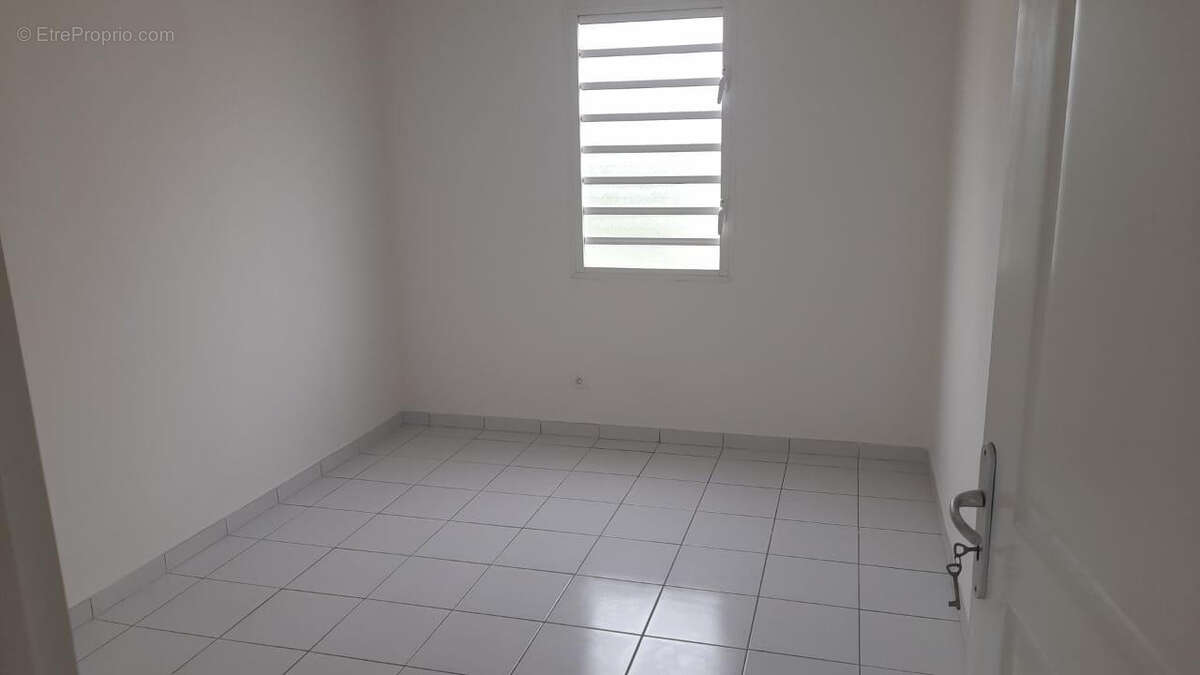 Appartement t3 Secteur Lamentin superficie 61 m2 - photo 6