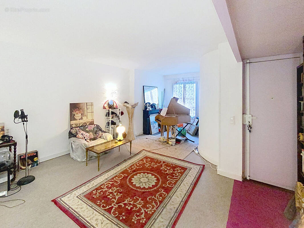 Appartement à PARIS-1E