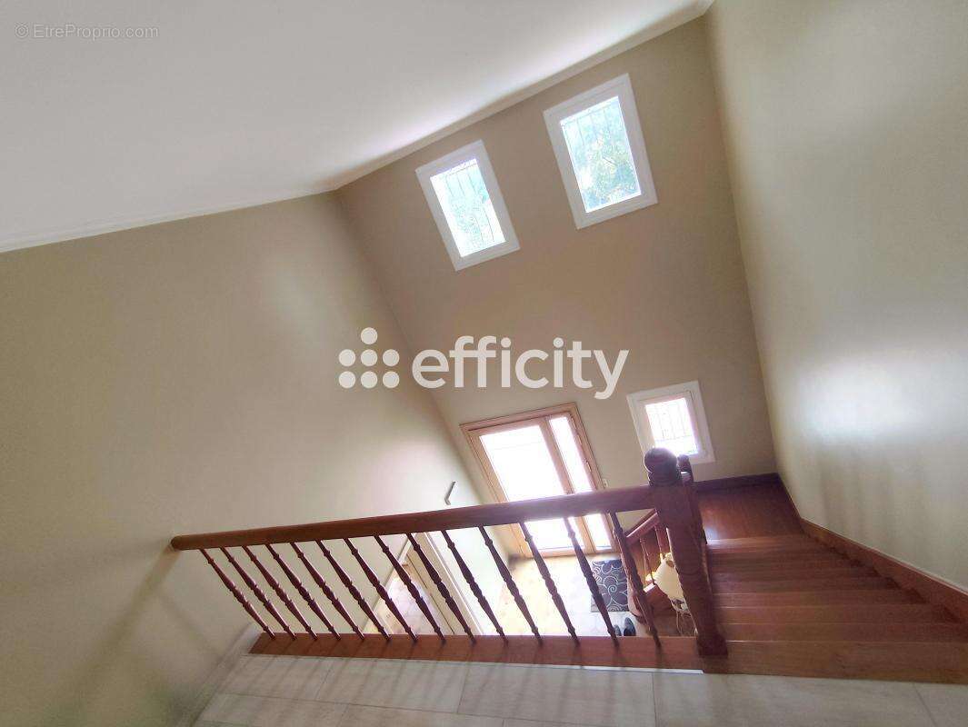 Maison 173 m² à La Vergne  - photo 12