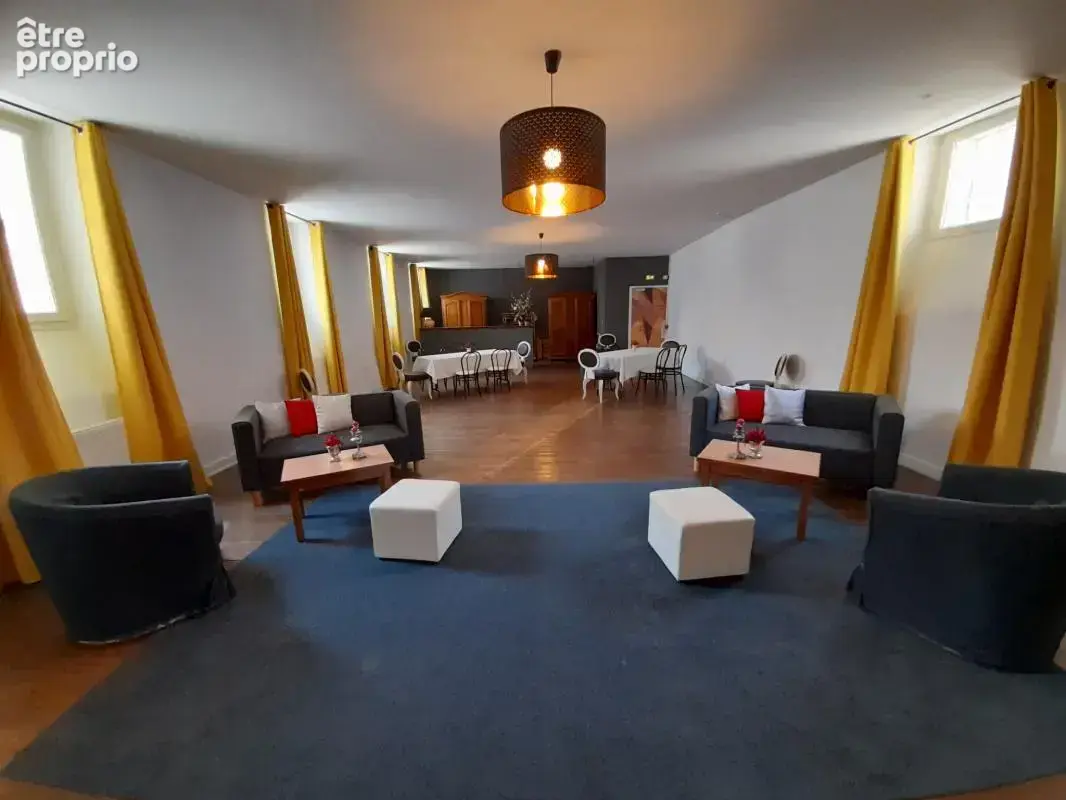 Immeuble actuellement Hotel/Restaurant rénové - photo 5