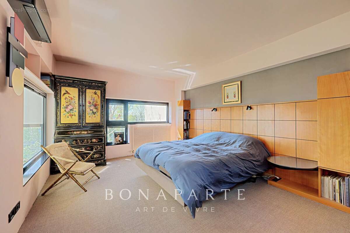 Maison d’architecte – 316 m² habitables – Dépendance indépendante – Piscine intérieure – Sous-sol total – Jardin paysagé de 800  - photo 14