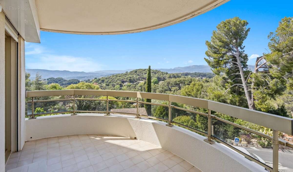 Appartement à LE CANNET