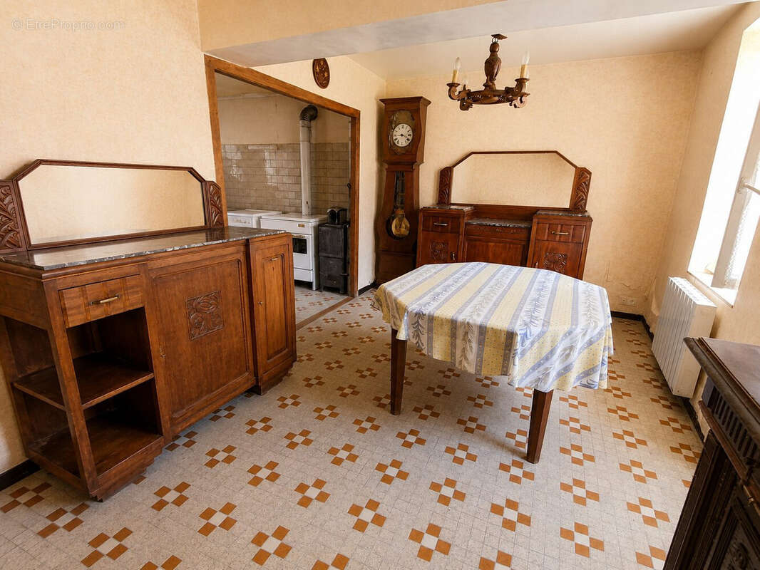 Maison à SAINT-SULPICE-LES-FEUILLES