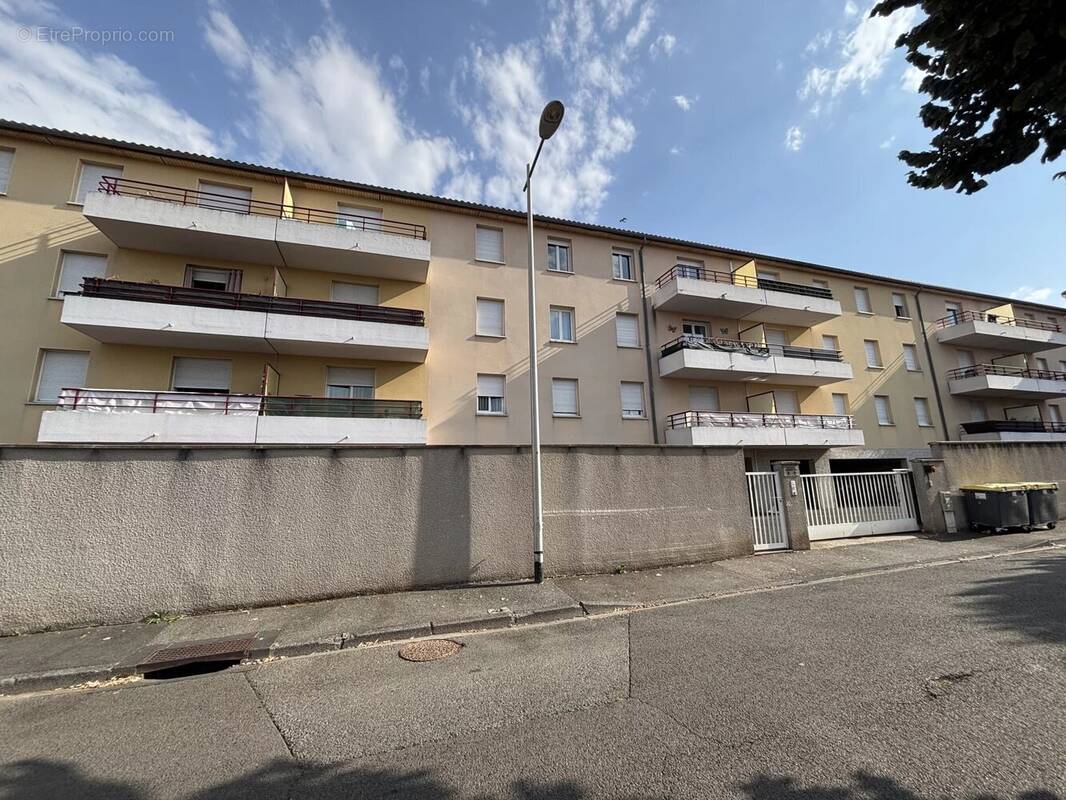 GERZAT: T3 de 52,58m² avec balcon et parking couvert - photo 1