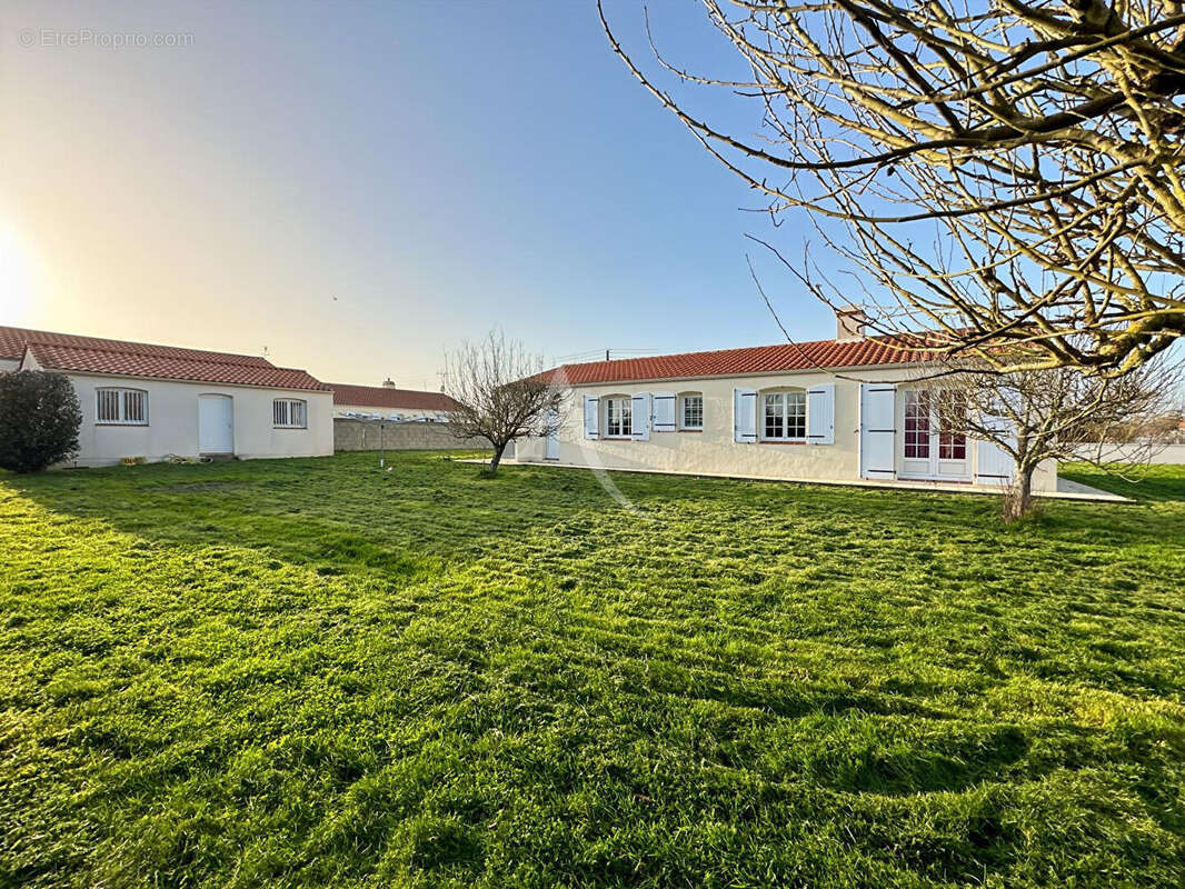 A vendre proche du bourg en impasse - Maison de plain-pied - photo 2