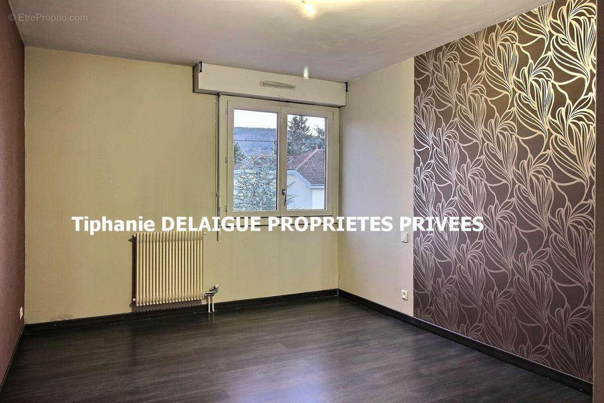 Appartement à LE CHAMBON-FEUGEROLLES