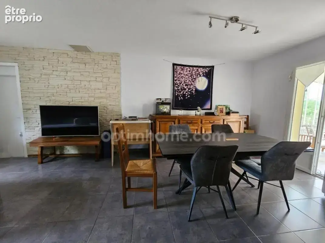 Maison de plain-pied de 120 m², 4/5 chambres et grand garage, au calme absolu. CHAMPNIERS (16) - photo 9
