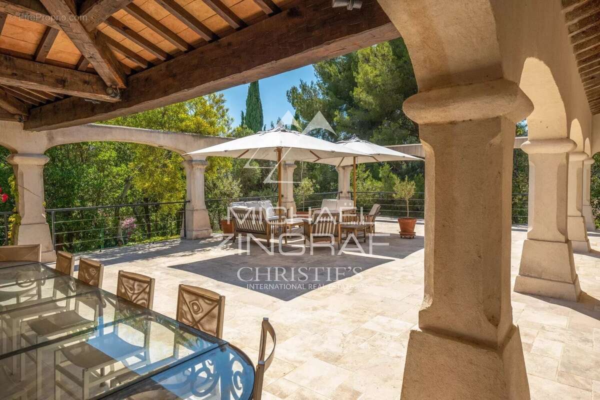 Exclusivité Propriété avec piscine et tennis - photo 9