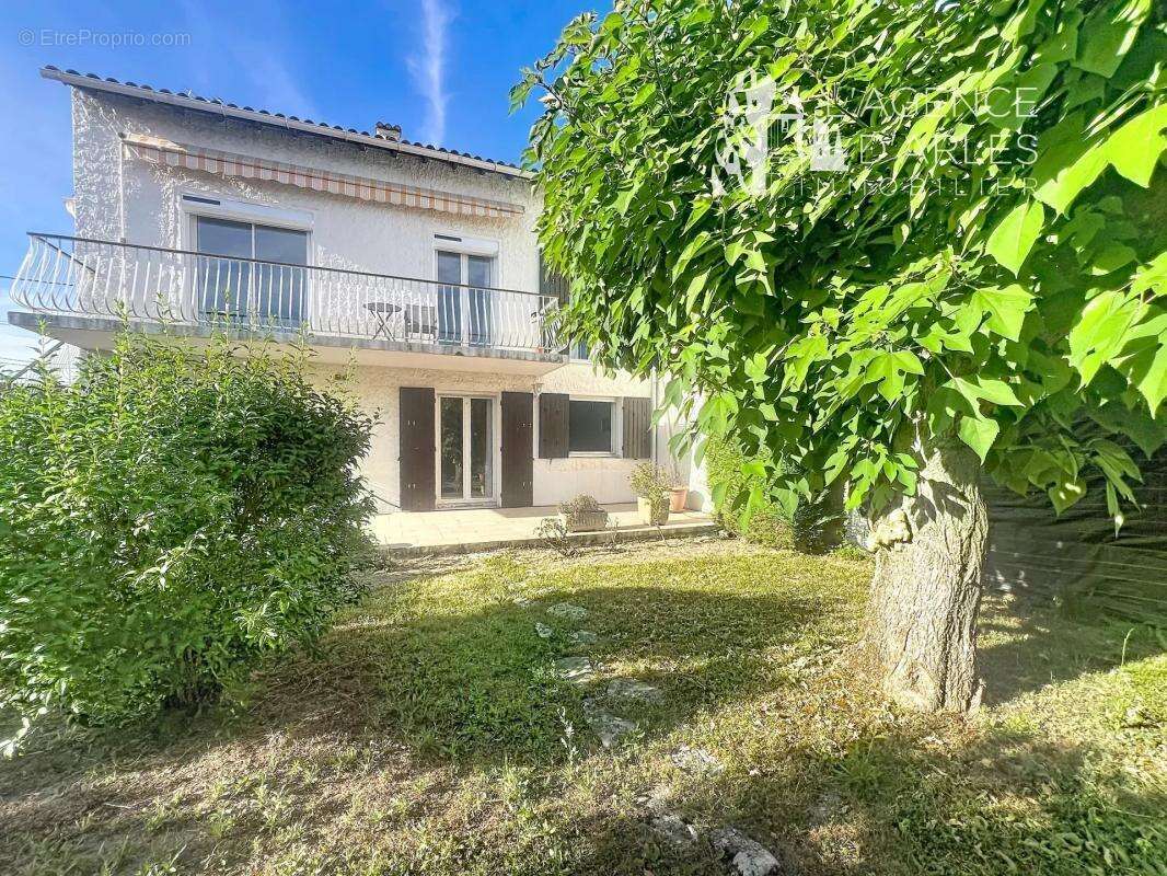 Arles – Monplaisir Nord  Maison familiale 5 chambres avec jardin et grand garage - photo 3