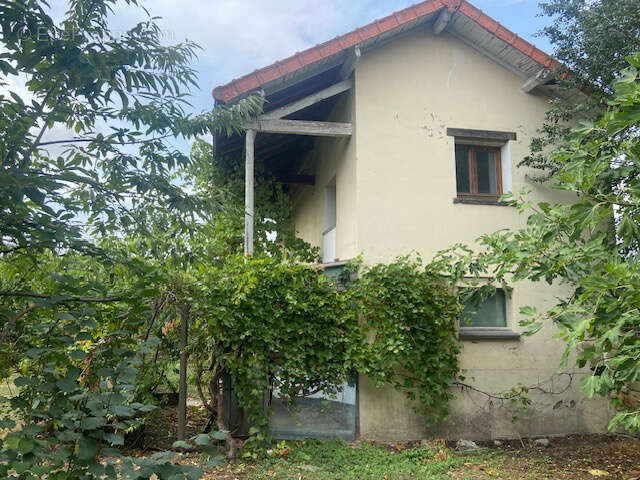 Maison à restaurer avec grange sur terrain de 577 M2 - photo 3
