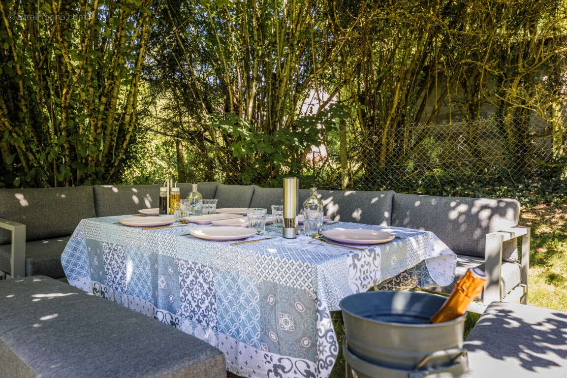 Maison à SEGUR-LE-CHATEAU