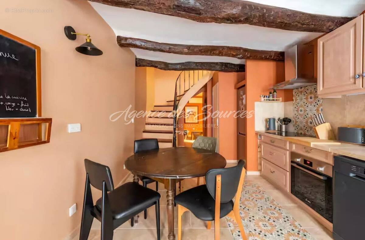 Maison à TAVERNES
