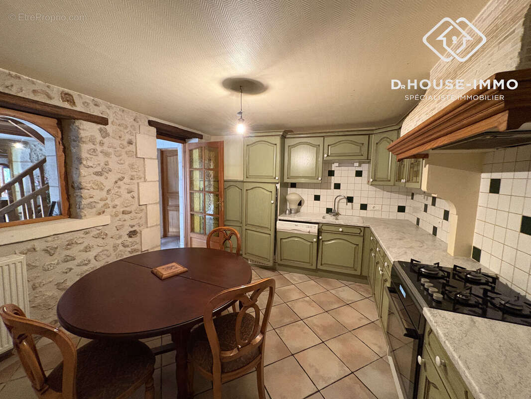 Maison à LEGUILLAC-DE-CERCLES