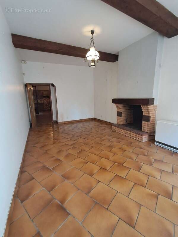 Maison de village traversante, grand garage, grange et fort potentiel – Pexiora - photo 5