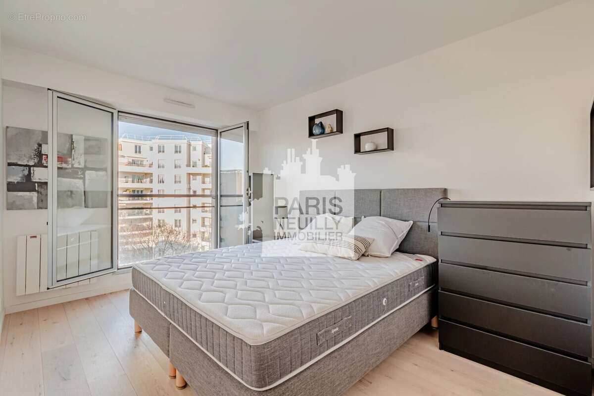Appartement à COURBEVOIE