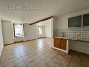 Appartement à SOLLIES-PONT