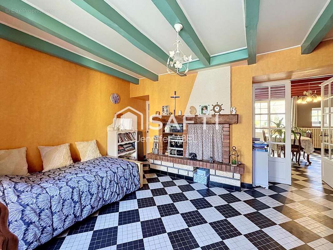 Maison 225 m² à Saint-Loup-Lamaire  - photo 7