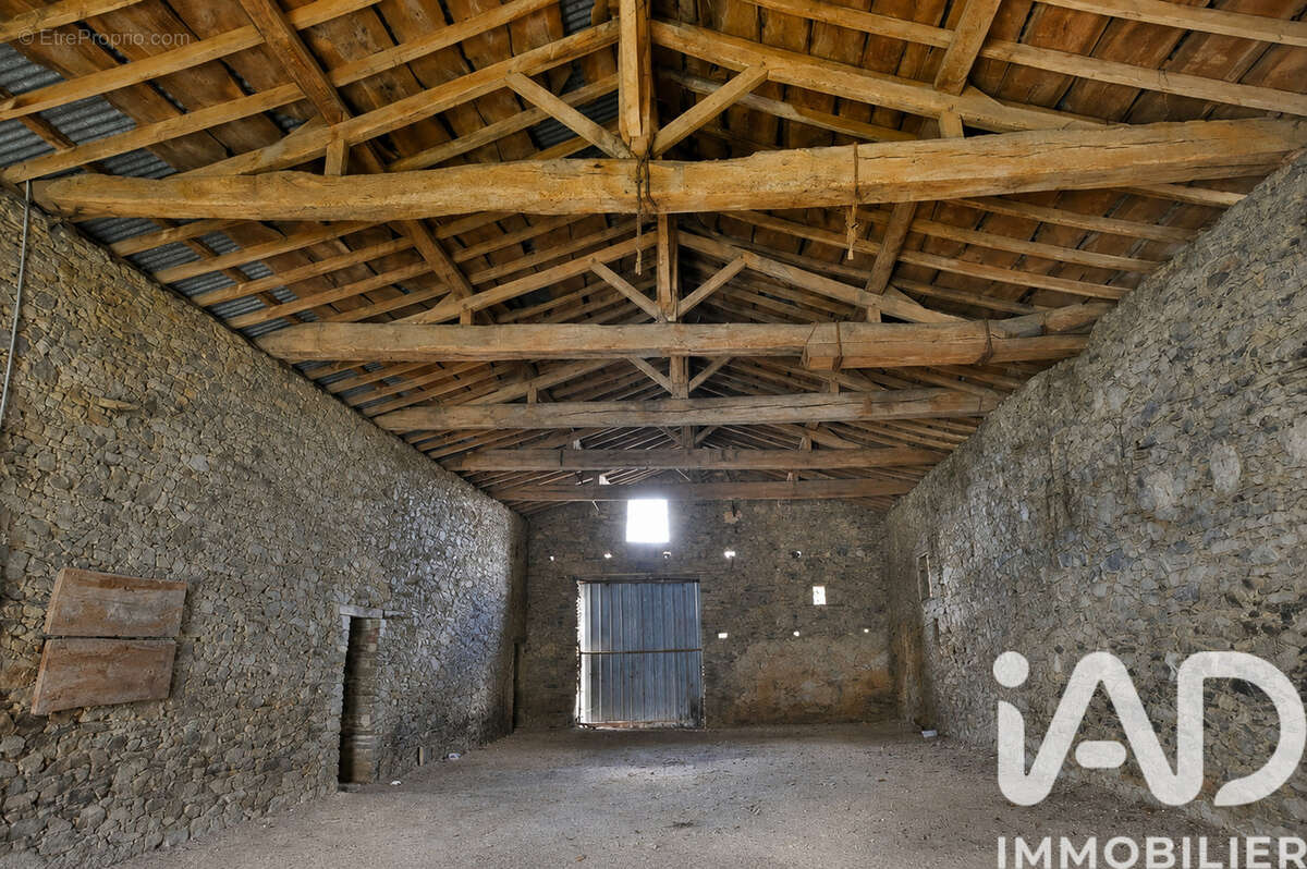 Maison 275 m² à Les Brouzils  - photo 8