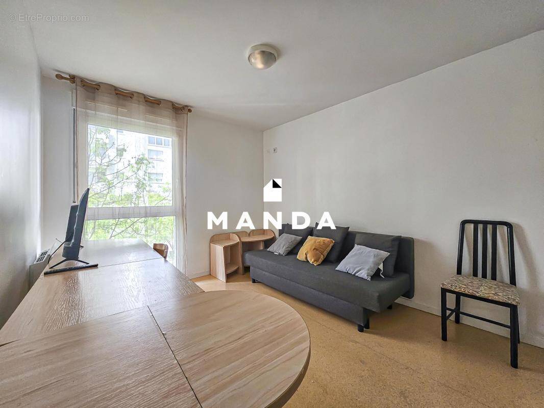 Appartement à COURBEVOIE