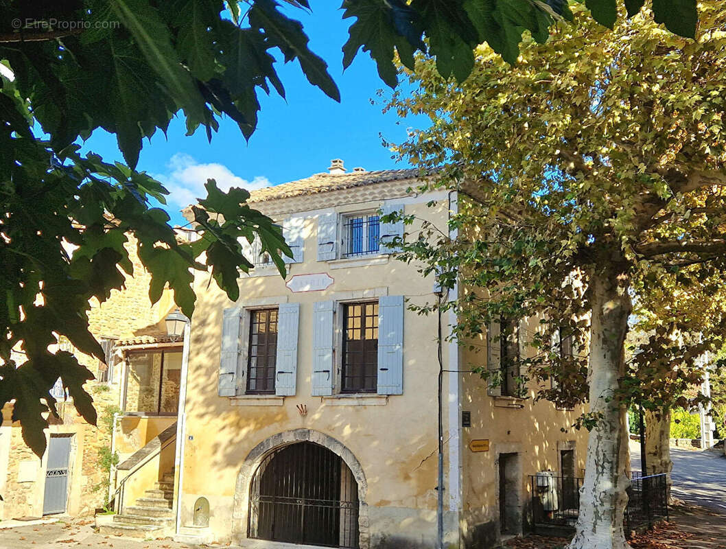 Appartement à SAINTE-CECILE-LES-VIGNES