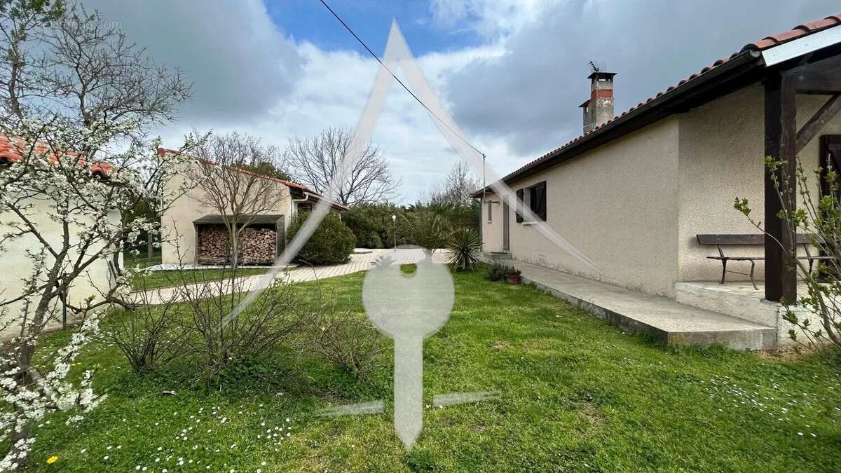 Maison à LAVERNOSE-LACASSE