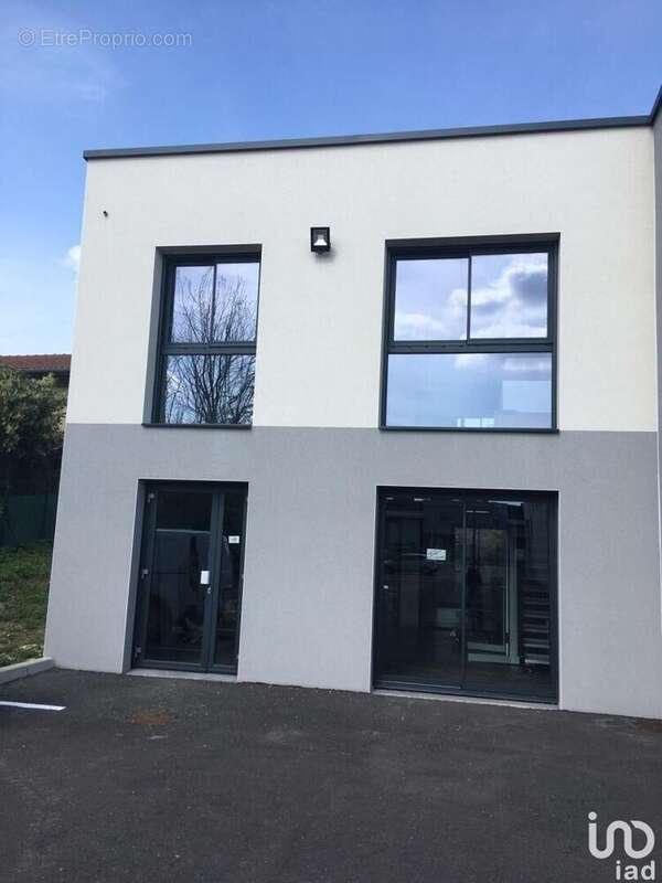 Photo 6 - Commerce à SAINT-LAURENT-DE-MURE