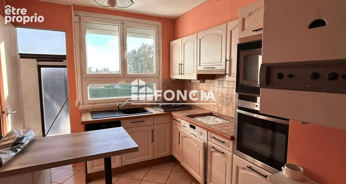Appartement de Type 4-5 situé au 1er étage sans ascenseur avec balcon et cave en rez-de-chaussée - photo 4