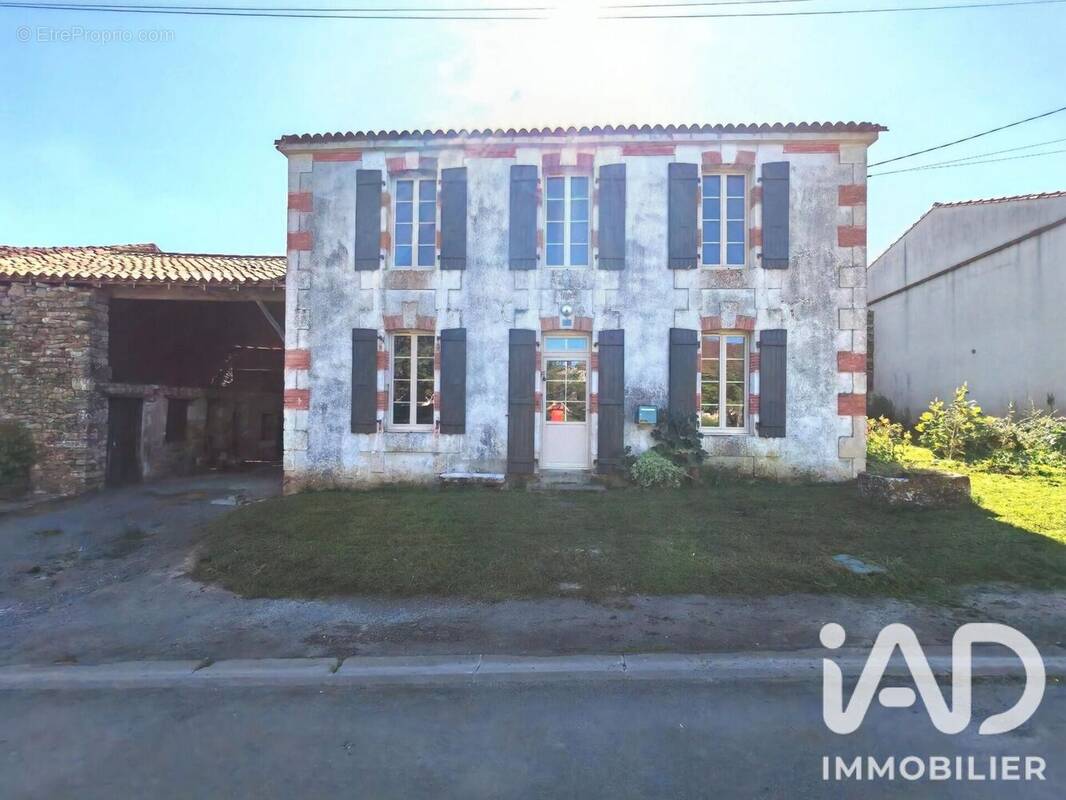 Photo 1 - Maison à SAINT-JUIRE-CHAMPGILLON