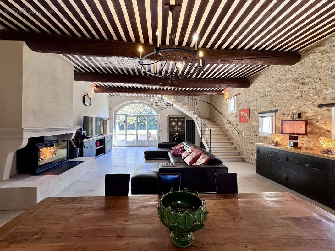 Maison à L'ISLE-SUR-LA-SORGUE