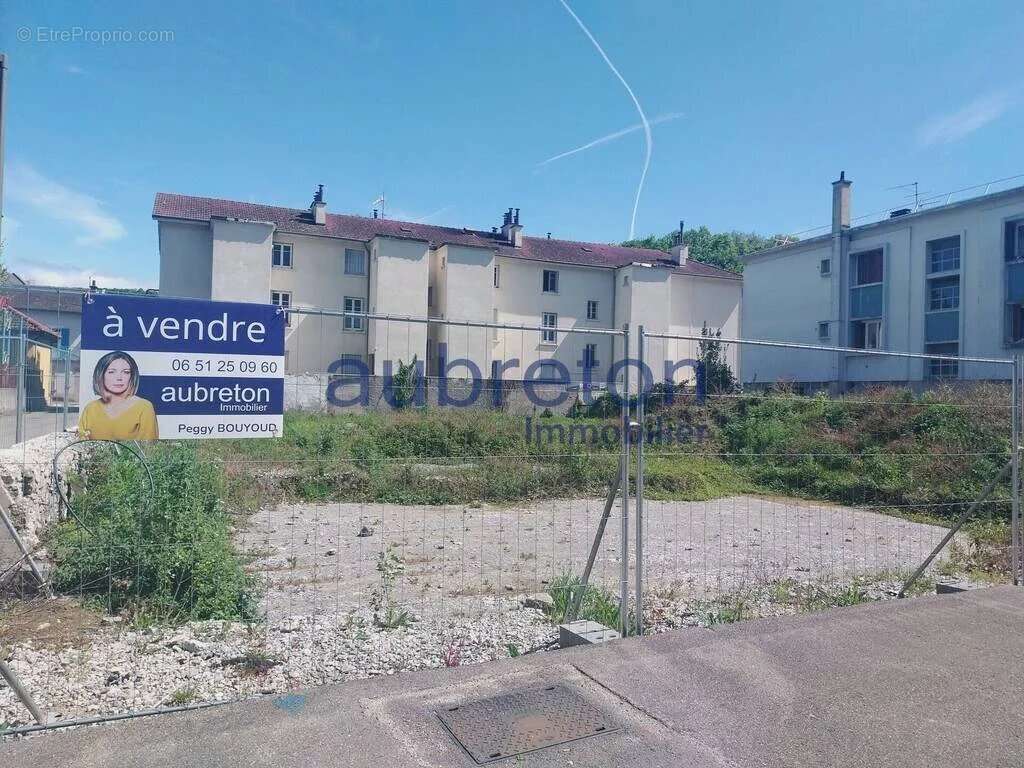 Terrain à LE PONT-DE-CLAIX