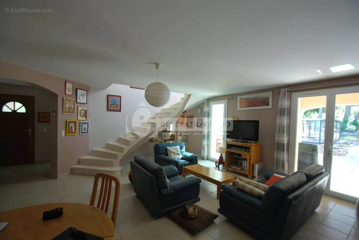 Maison à FONTVIEILLE