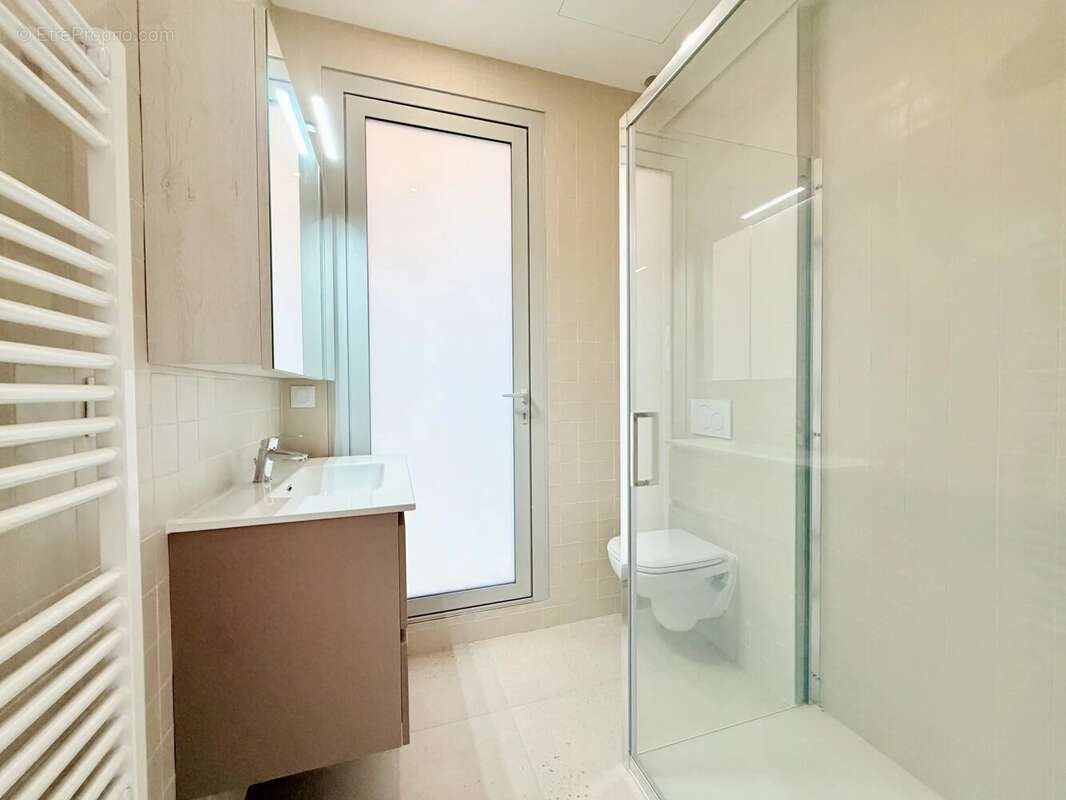  NICE BON VOYAGE – Maison individuelle rénovée d'environ 102 m² habitables avec deux appartements, terrasses, jardin et petit ga - photo 19